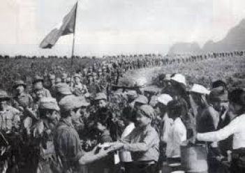 Phân tích khổ 2 bài thơ Tây Tiến của Quang Dũng