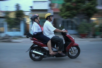 Bài văn tả về bố của em đang lái xe