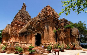 Thuyết mình về Tháp Chàm ờ Phan Thiết