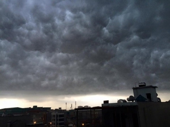 Bài văn miêu tả về cơn dông rất hay.