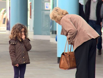 Kể lại câu chuyện em bé lạc mẹ của tác giả Nguyên Duy