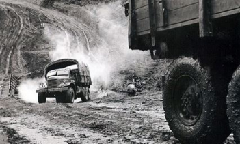 Phân tích ba khổ thơ cuối trong Bài thơ về tiểu đội xe không kính