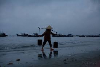 Thuyết minh về sự giản dị trong bài thơ Gánh nước đêm