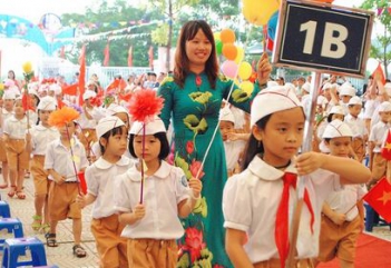 Bài văn kể lại câu chuyện cảm động ở trên lớp