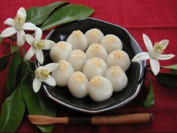 Phát biểu cảm nghĩ về bài thơ Bánh trôi nước của Hồ Xuân Hương