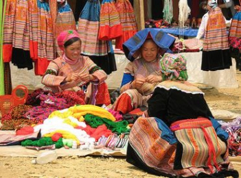 Dàn ý và bài văn miêu tả phiên chợ vùng cao