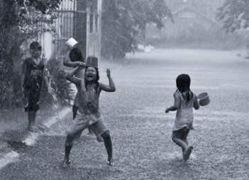 Bài văn hay miêu tả cơn mưa rào ngày hè