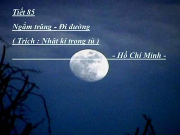 Phân tích bài thơ Ngắm Trăng của Hồ Chí Minh