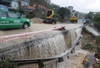 Bài văn tường thuật lại cảnh vỡ đê